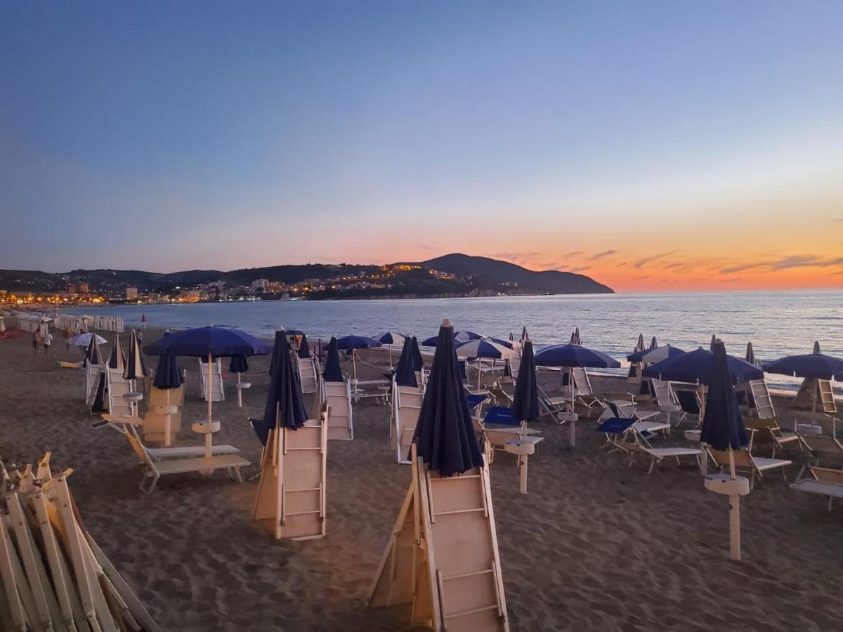 Hotel Residence La Darsena Agropoli Buitenkant foto