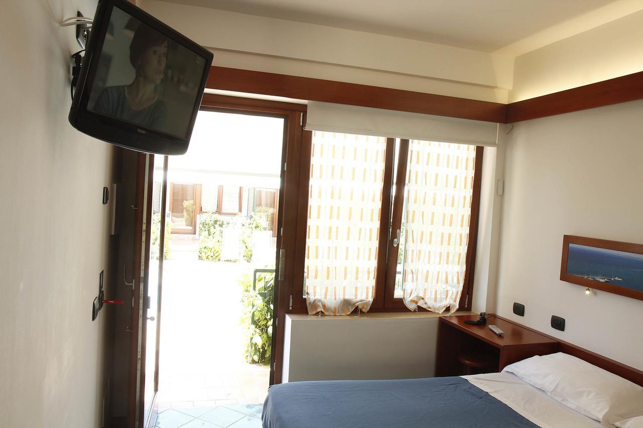Hotel Residence La Darsena Agropoli Buitenkant foto